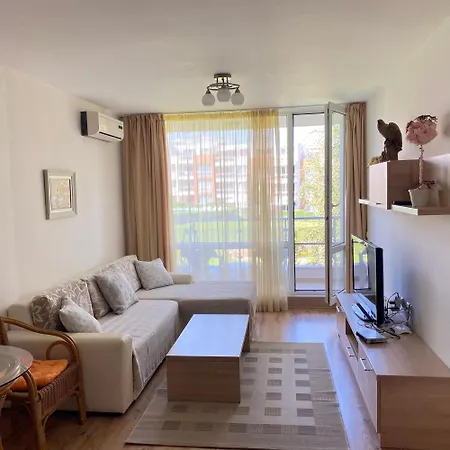 тристаен в затворен комплекс Apartament *