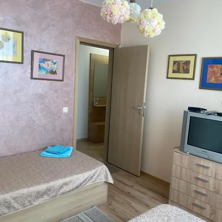Apartament тристаен в затворен комплекс *