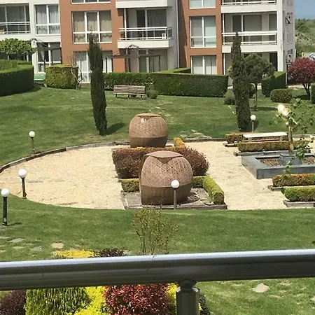 شقة тристаен в затворен комплекс *