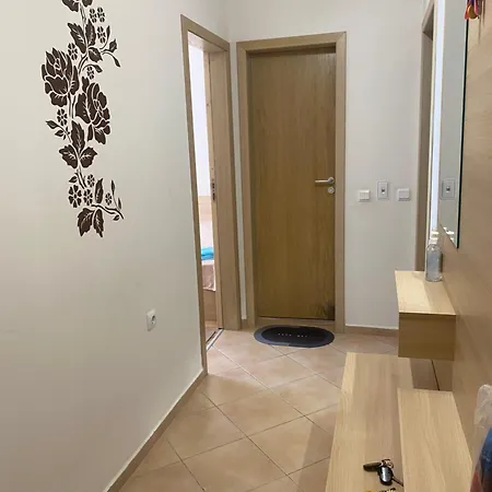 тристаен в затворен комплекс צ'רנומורץ